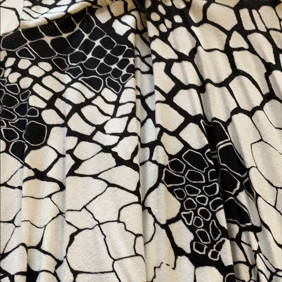 Dunía Black and White Summer Dress - Picture 5 of 9